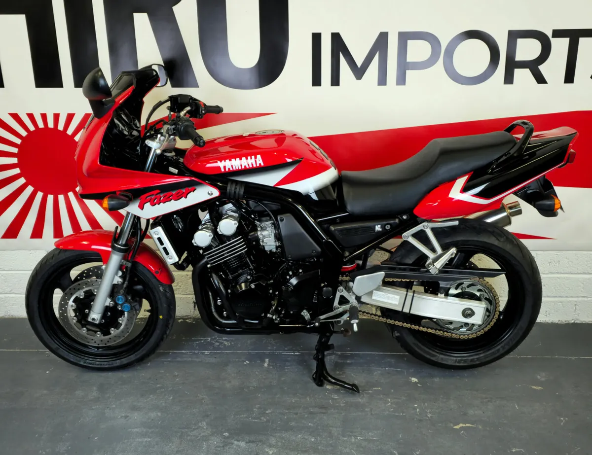 2002 Yamaha FZS600 Fazer - Image 1
