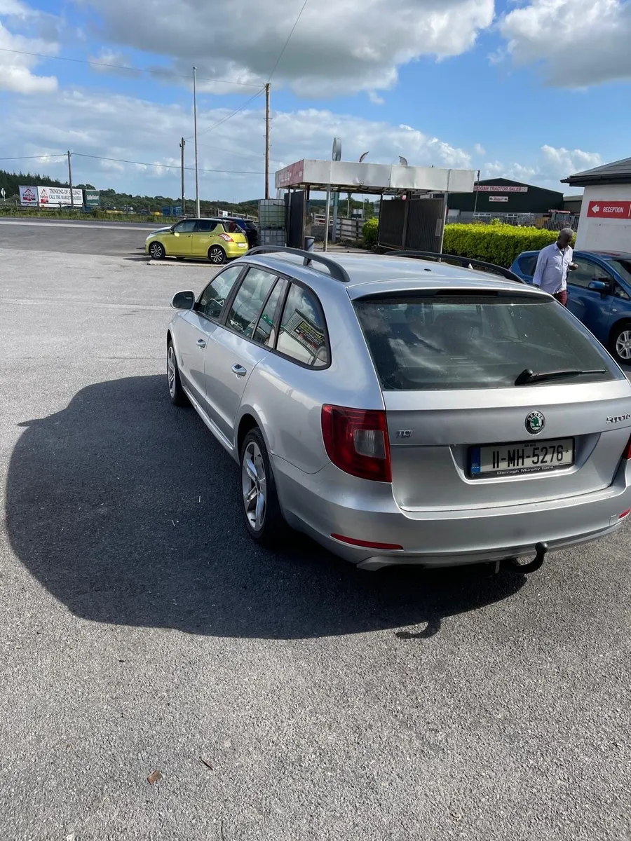 Skoda Superb 2011 - Image 2