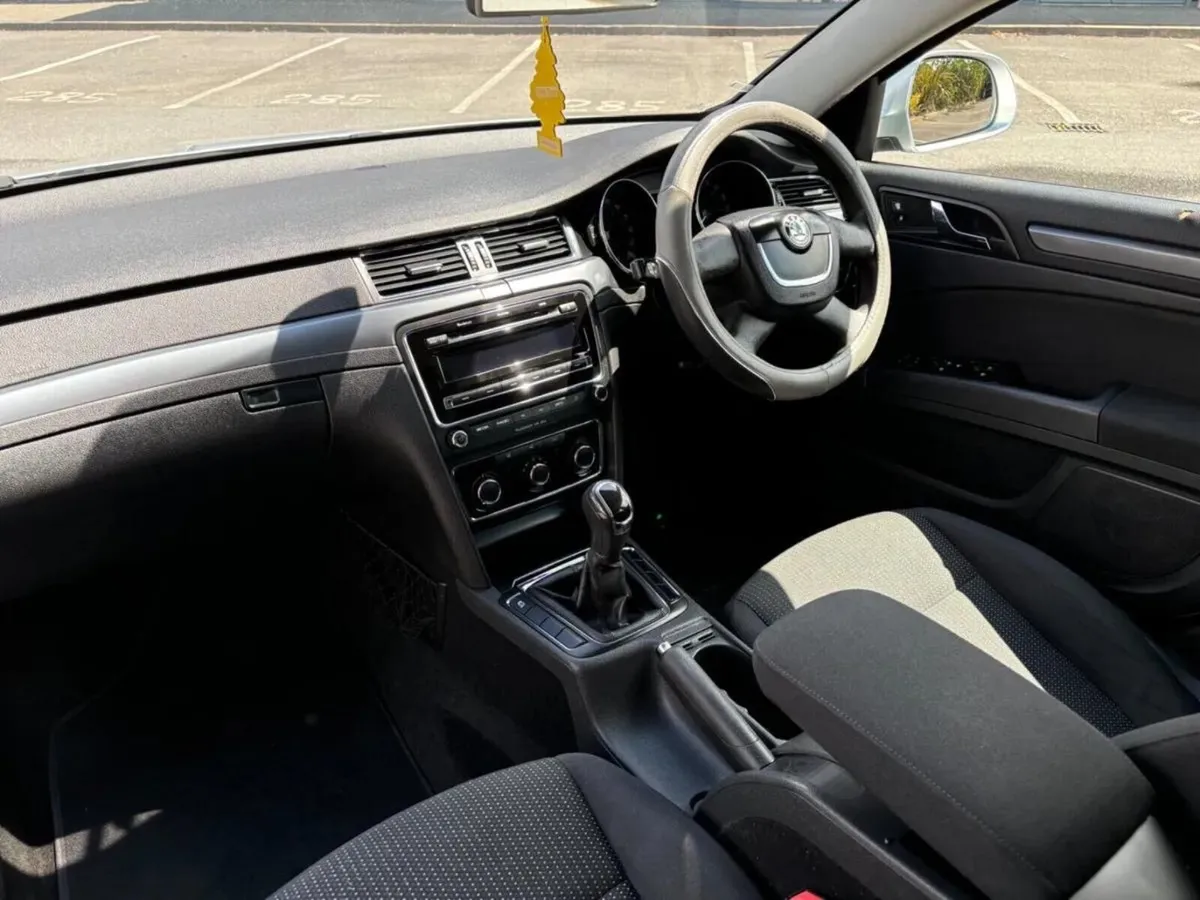 Skoda Superb 2011 - Image 4