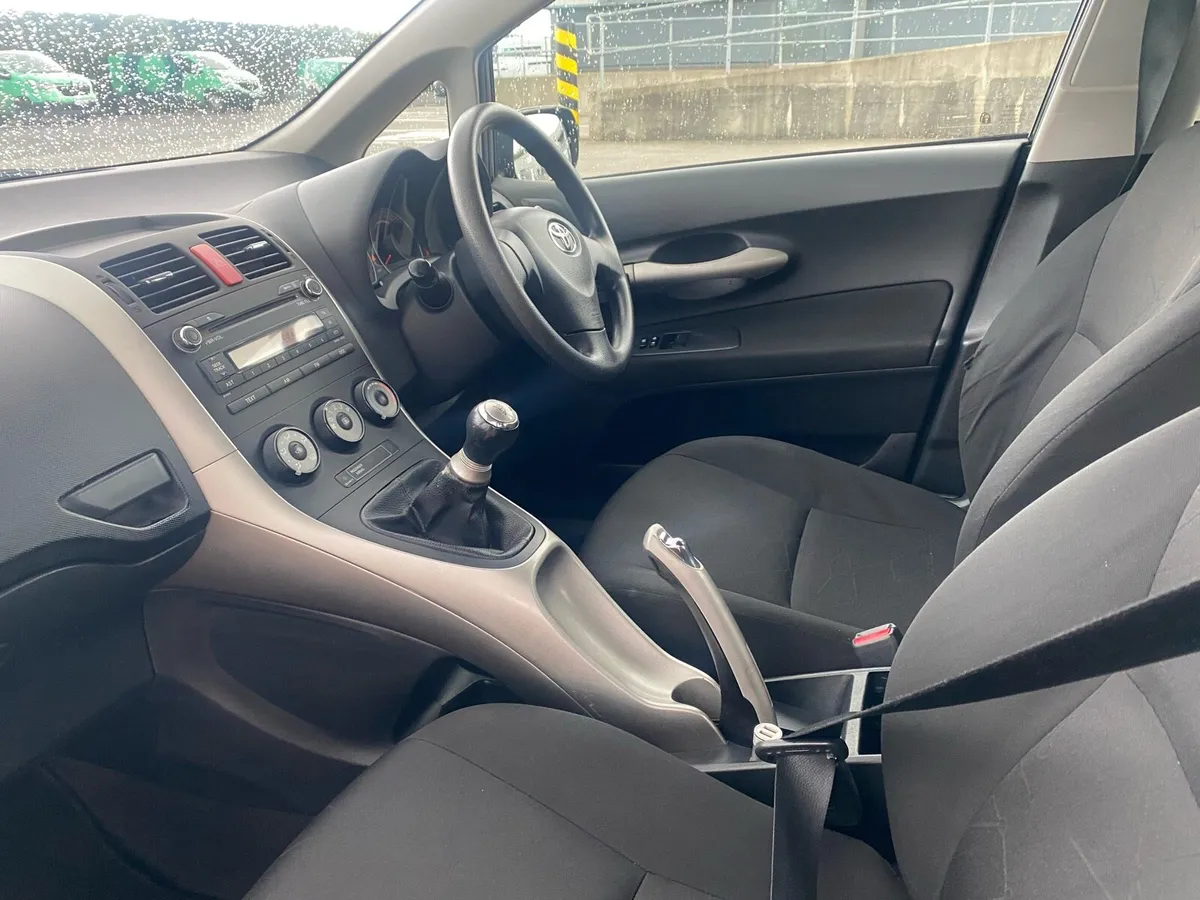 Toyota Auris 2009 - Image 3