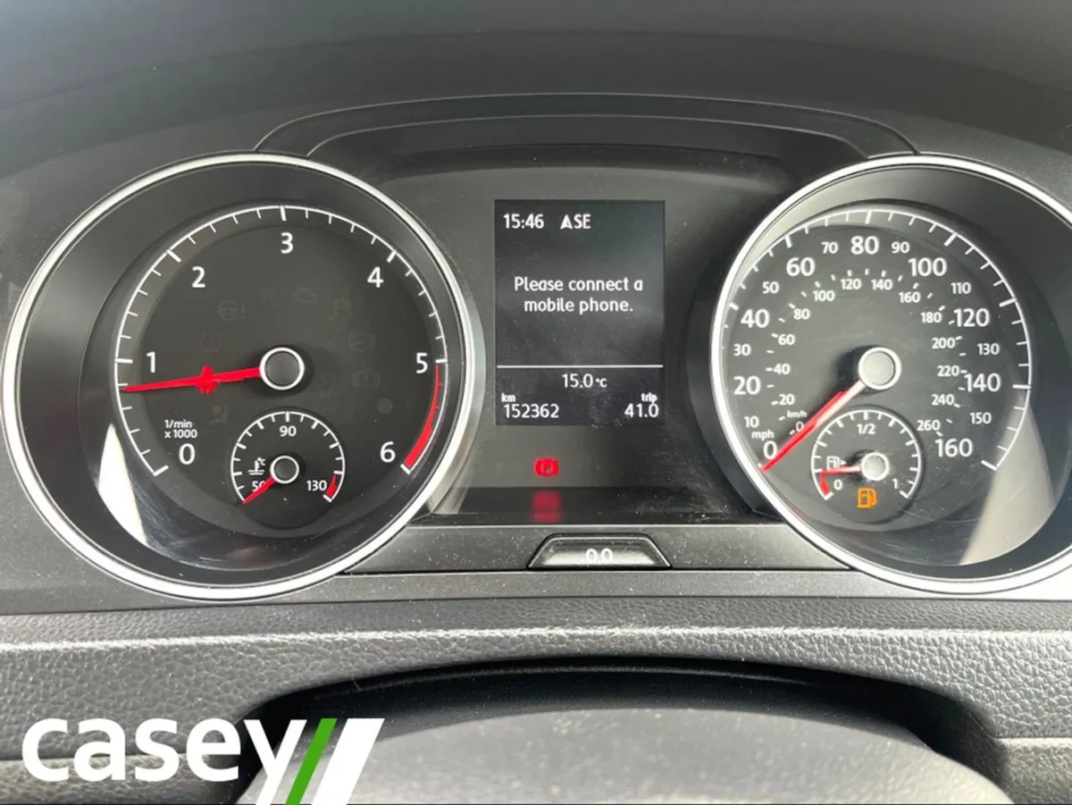 Volkswagen Golf 1.6 TDI SE NAV Bluemotion 115PS 5 - Image 2