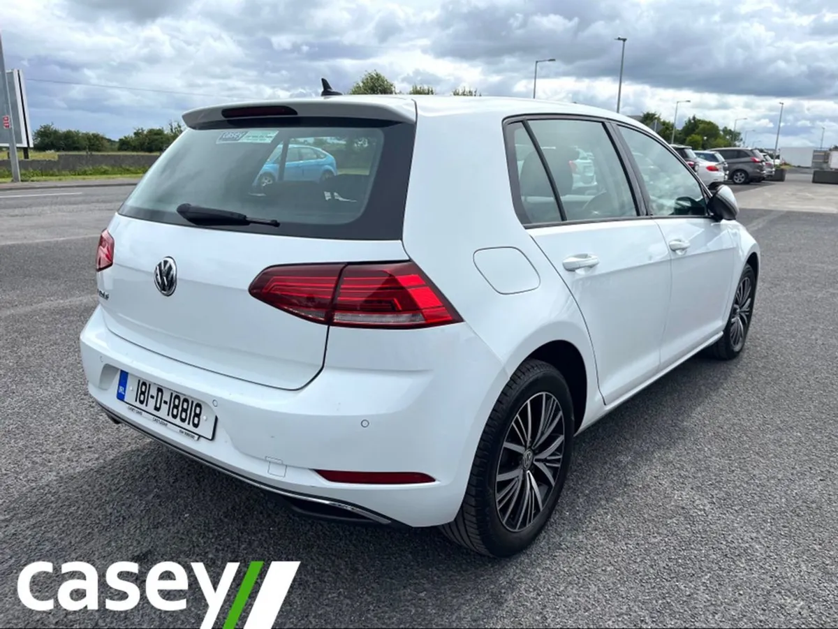 Volkswagen Golf 1.6 TDI SE NAV Bluemotion 115PS 5 - Image 2