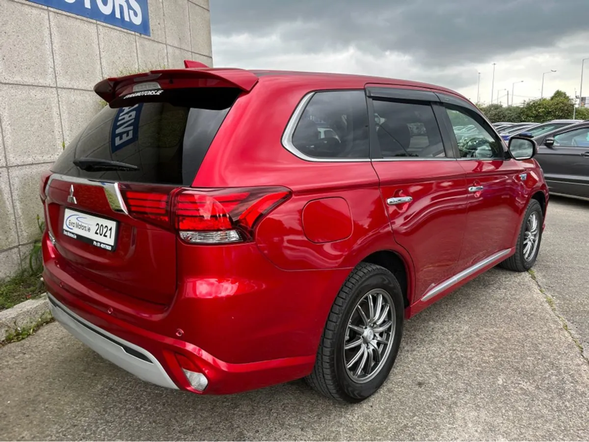 Mitsubishi Outlander Phev Petrol 2.4 Plug-in Hybr - Image 4