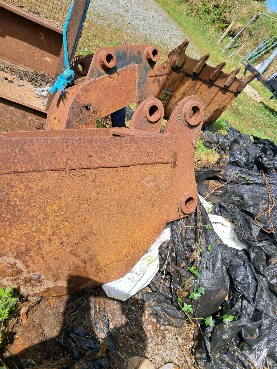 For Sale Shoring and Digger Bucket - Image 1