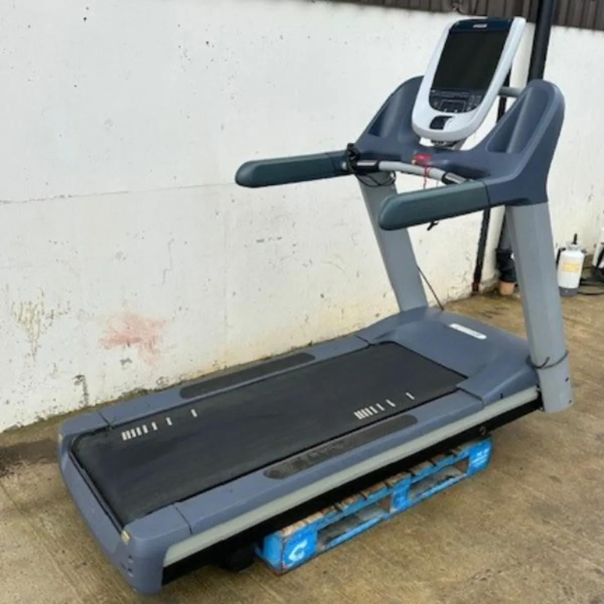 PRECOR TRM 885 TREADMILL WITH P80 CONSOLE SAVE 5k - Image 1