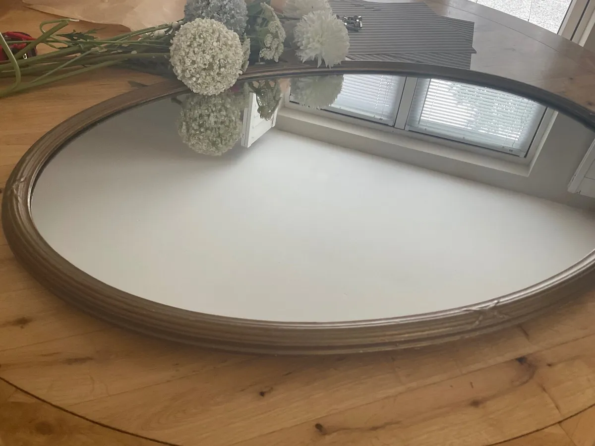 Antique gilt oval mirror in perfect condition - Image 2