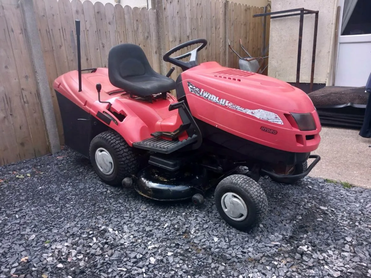 Ride on lawnmower - Image 1