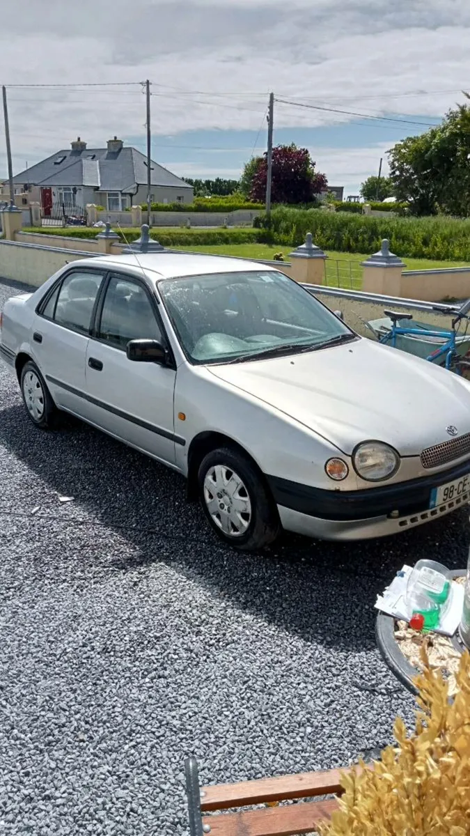 Toyota Corolla 1998 - Image 1