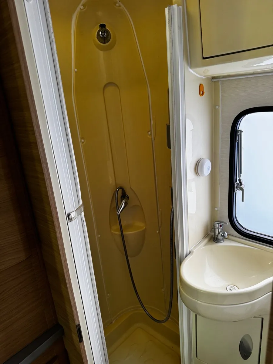 Camper van - Image 2