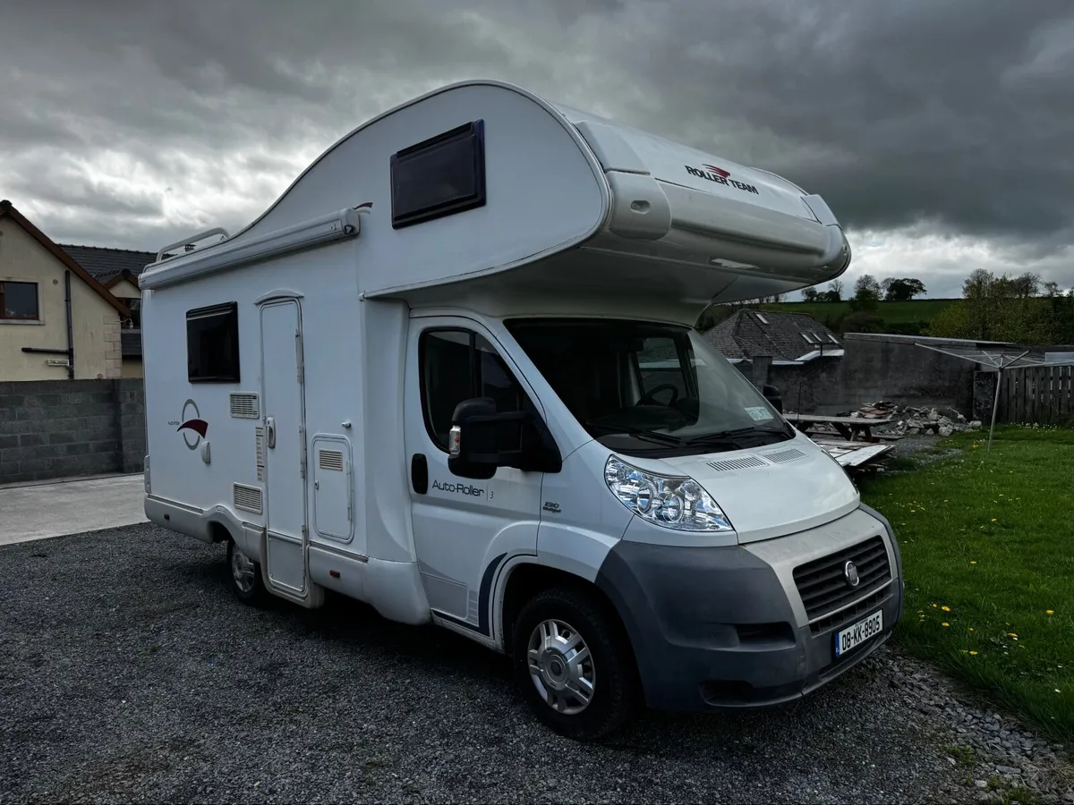 Camper van - Image 1
