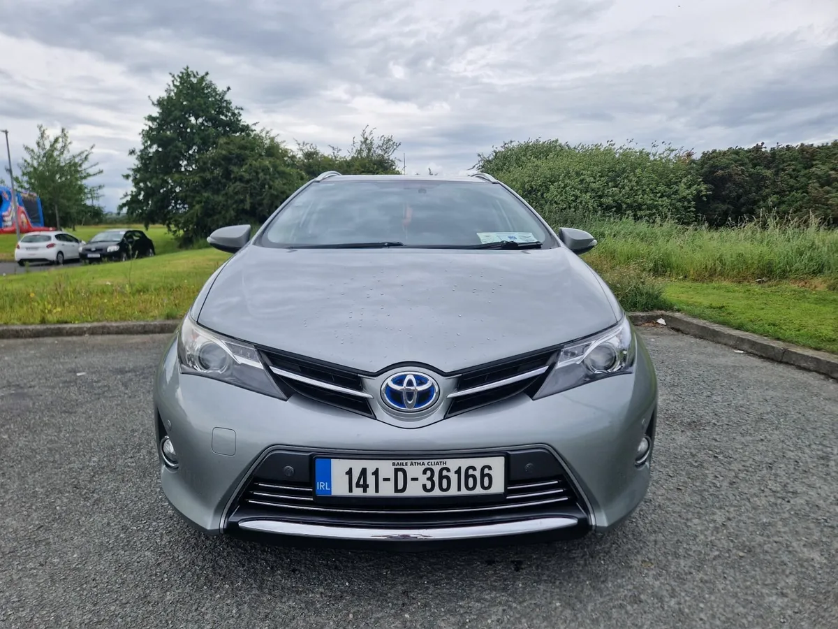 Toyota Auris 141 Hybrid Sport Estate - Image 4