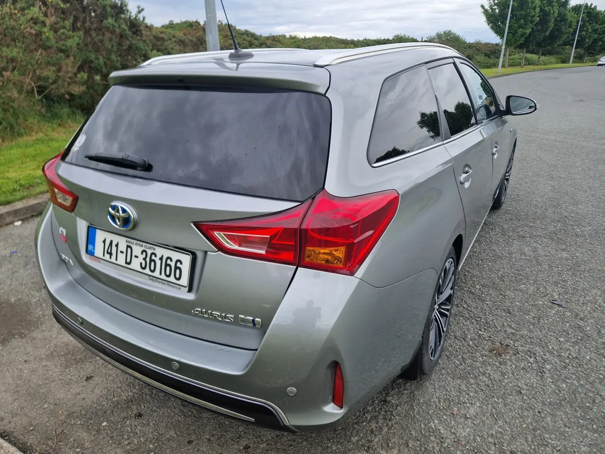 Toyota Auris 141 Hybrid Sport Estate - Image 3