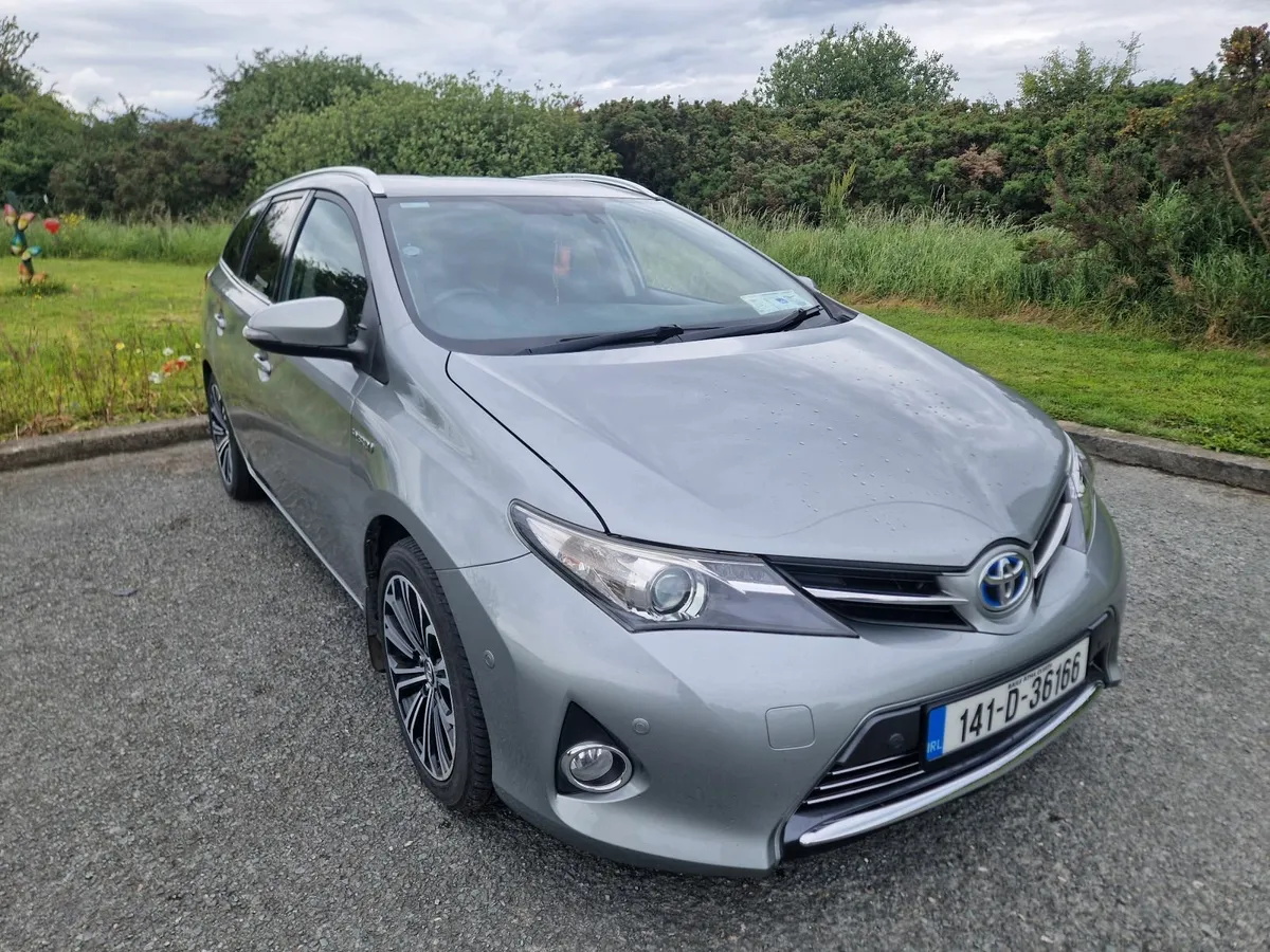 Toyota Auris 141 Hybrid Sport Estate - Image 2