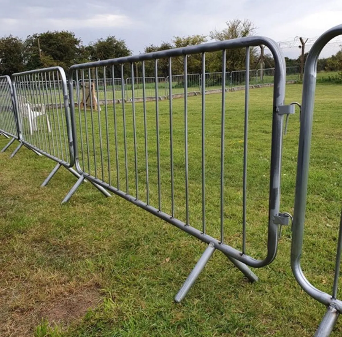 Crowd Control Barriers - Image 3