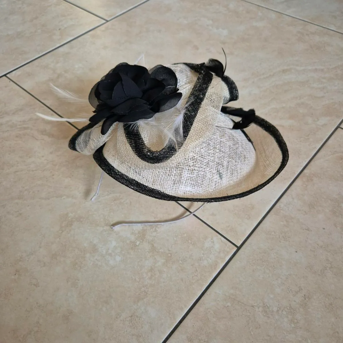 Black and white fascinator - Image 2