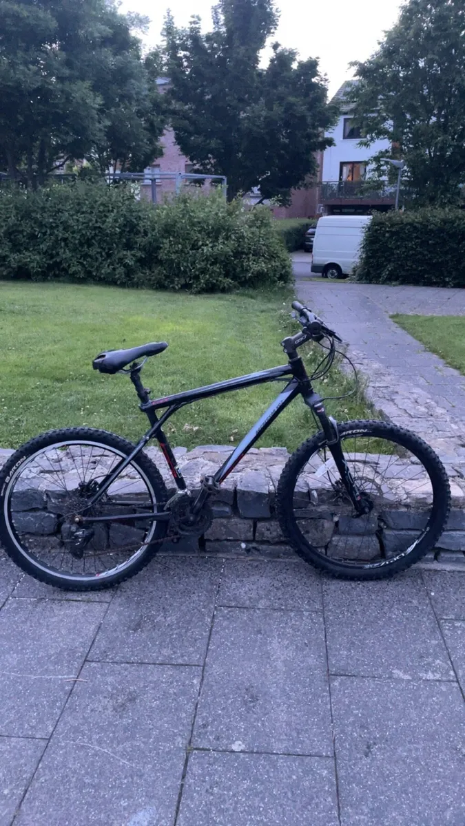GT mountain bike hydrolic brakes and good su - Image 2