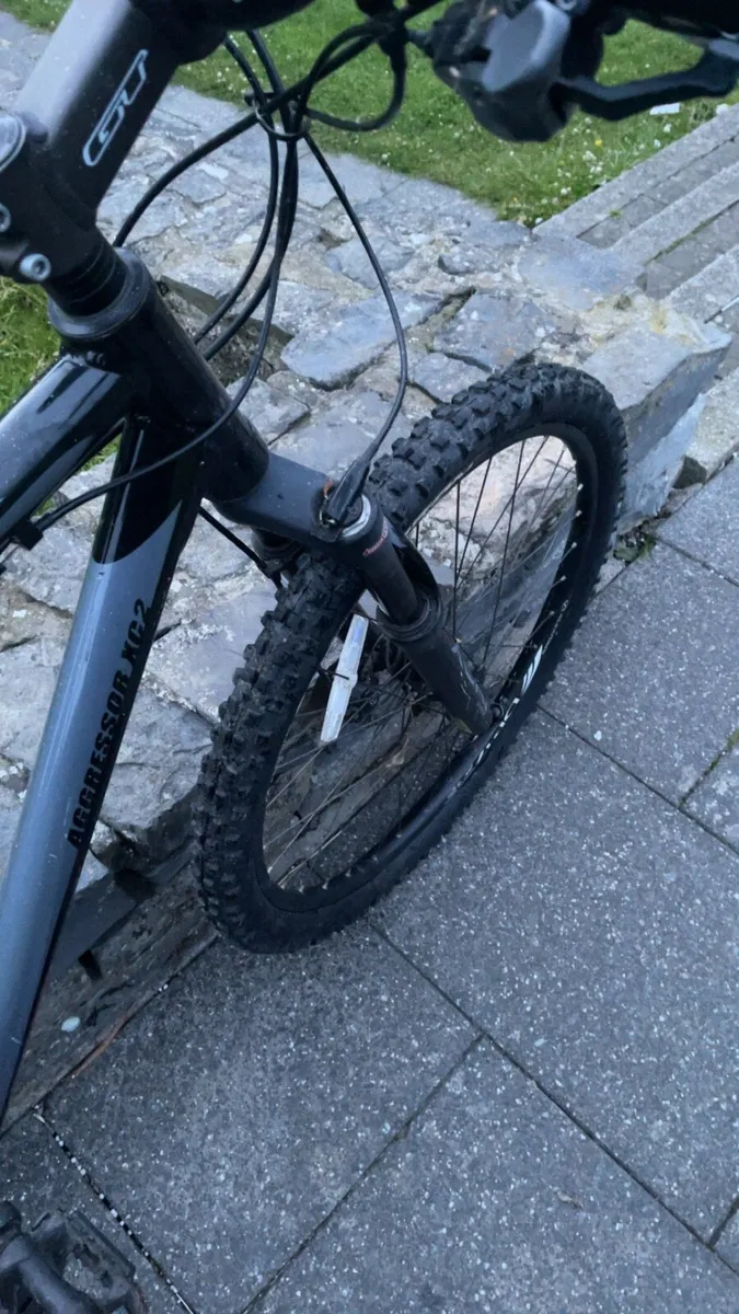GT mountain bike hydrolic brakes and good su - Image 3