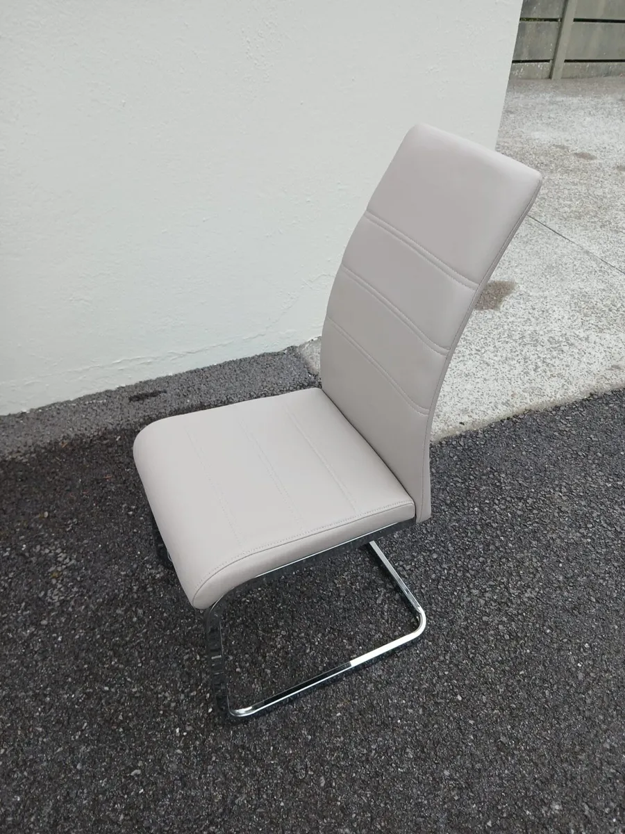 4 Dining Chairs - Image 3