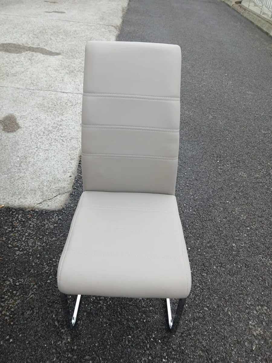 4 Dining Chairs - Image 4