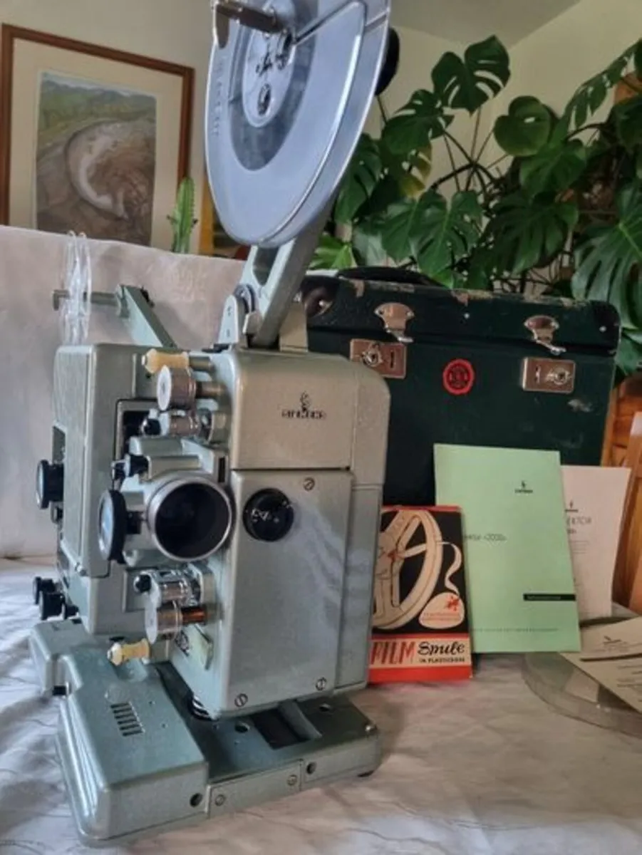 Siemens 2000 vintage film projector - Image 1