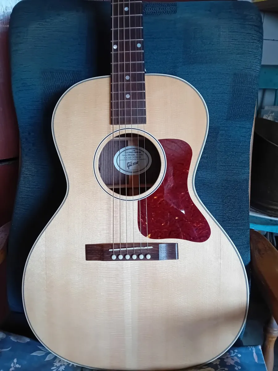 Gibson guitar. - Image 3