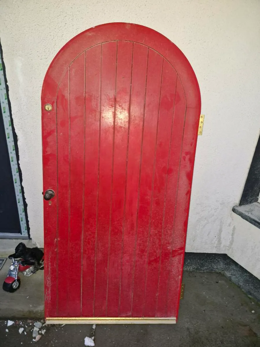 Round door - Image 1