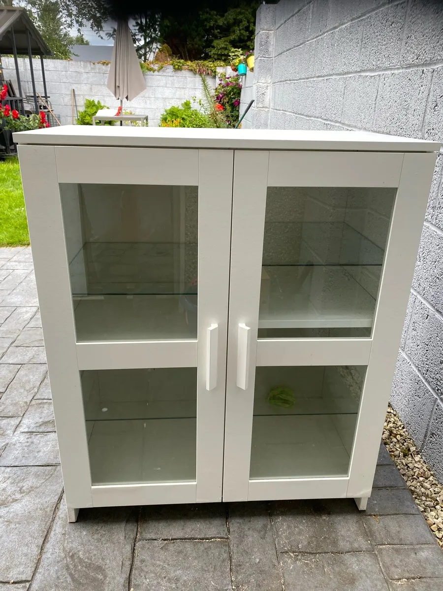 Wine fridge, kitchen cabinet & Microwave - Image 3