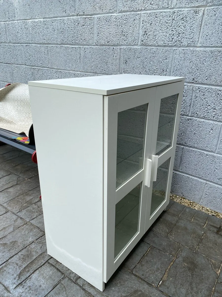 Wine fridge, kitchen cabinet & Microwave - Image 4