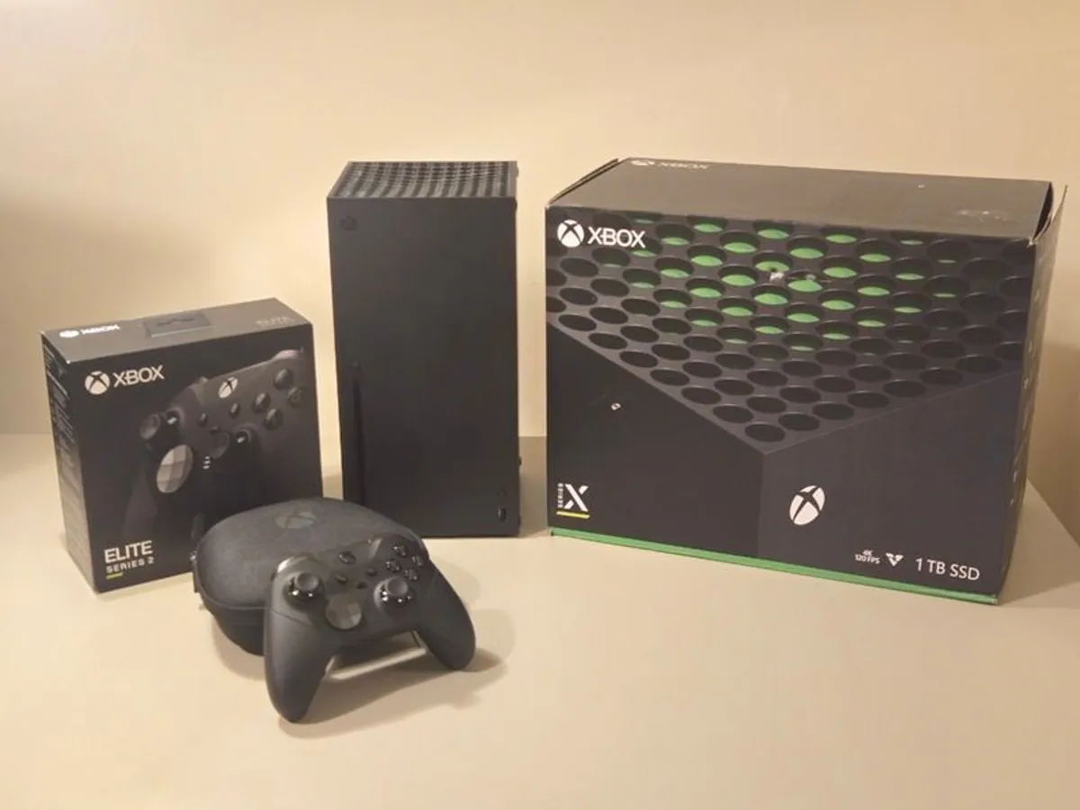 Xbox Series X (1TB) + Elite Series 2 controller - Image 1