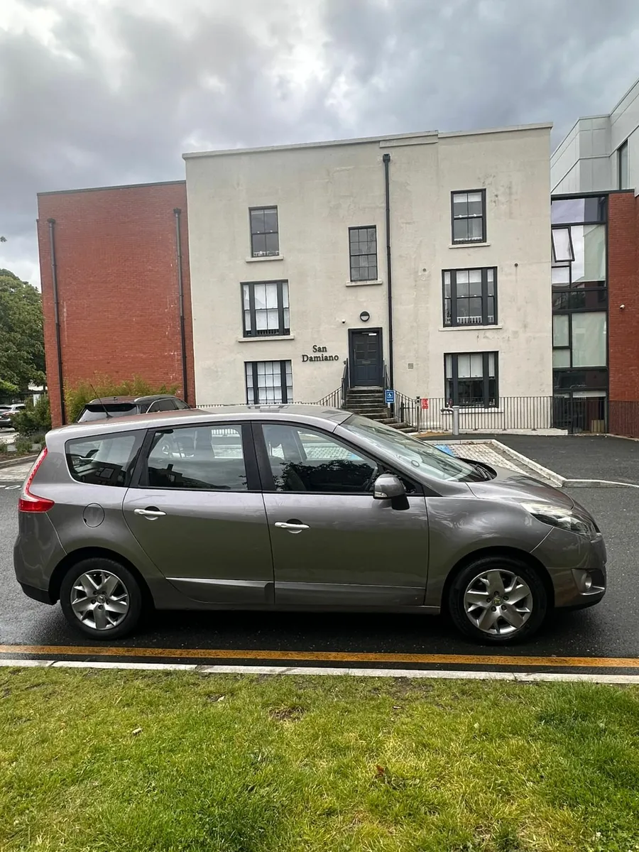 Renault Grand Scenic 2011 (Automatic) - Image 2