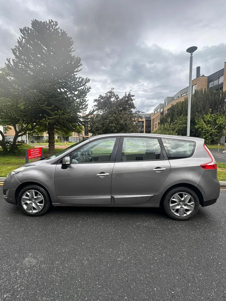 Renault Grand Scenic 2011 (Automatic) - Image 1