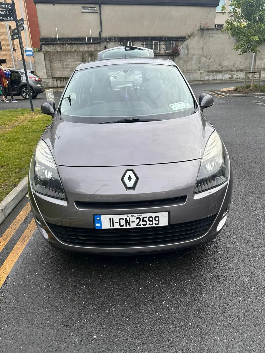 Renault Grand Scenic 2011 (Automatic) - Image 3
