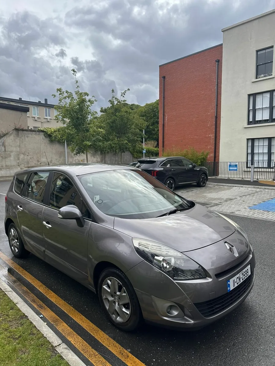 Renault Grand Scenic 2011 (Automatic) - Image 4