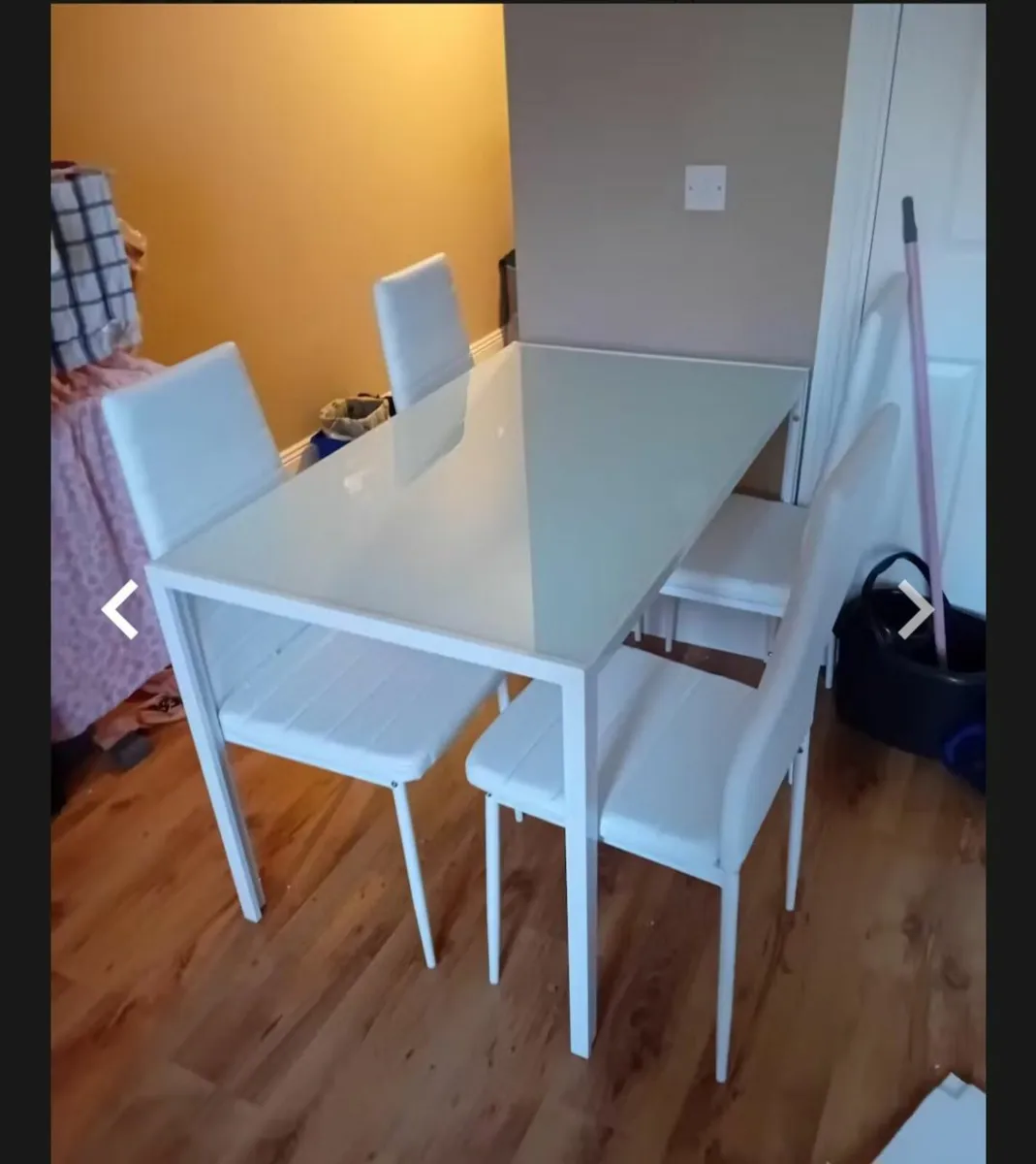 Table and chairs - Image 2