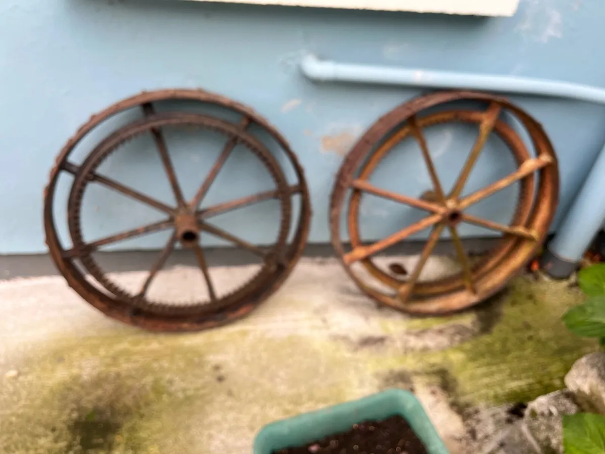 vintage carriage wheels - Image 1