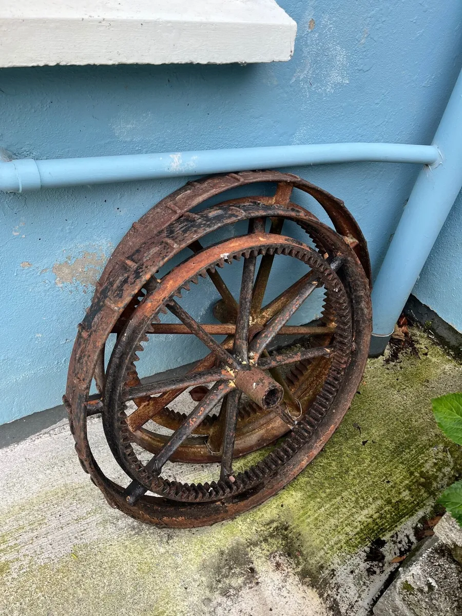 vintage carriage wheels - Image 3