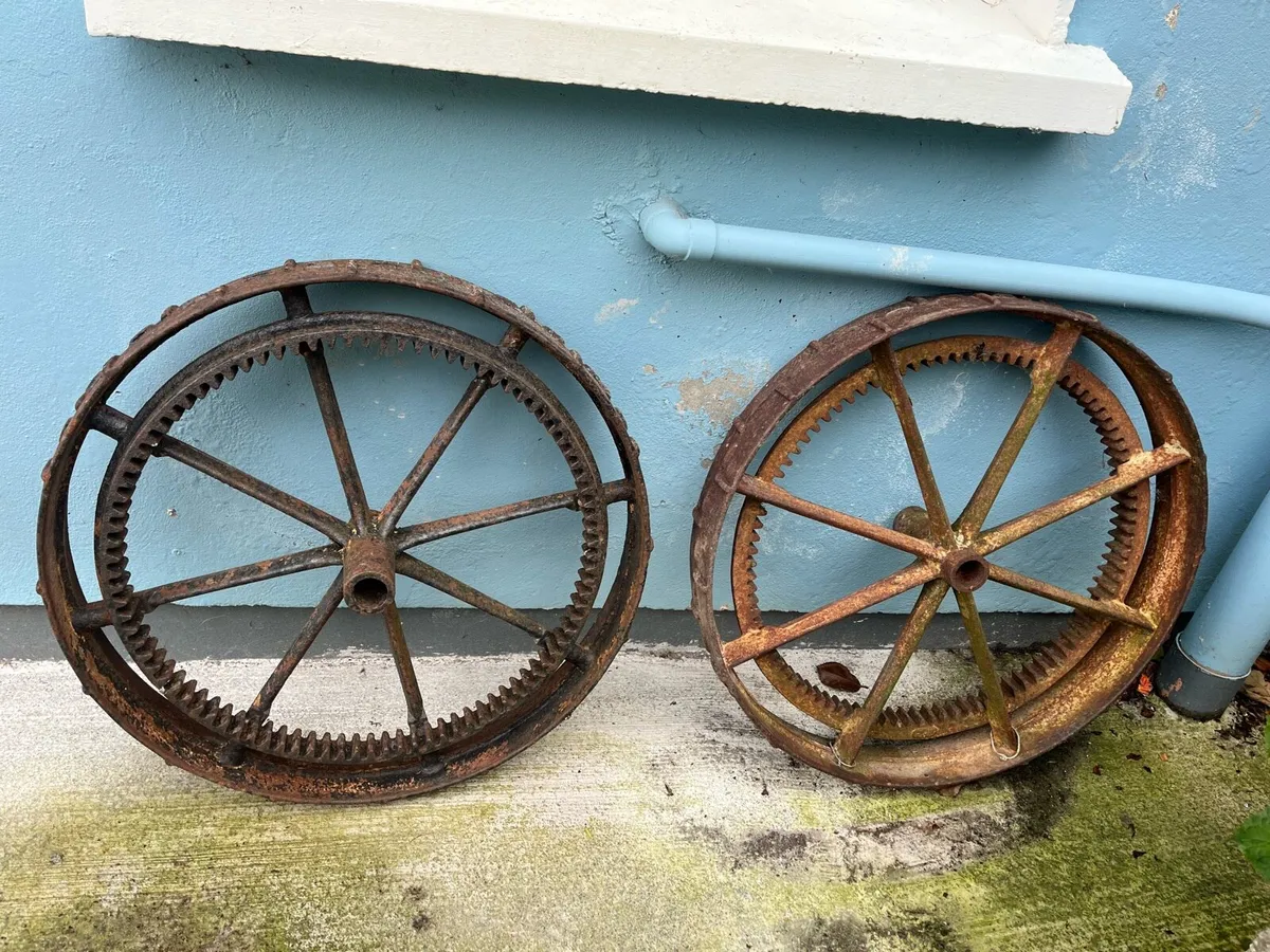 vintage carriage wheels - Image 2