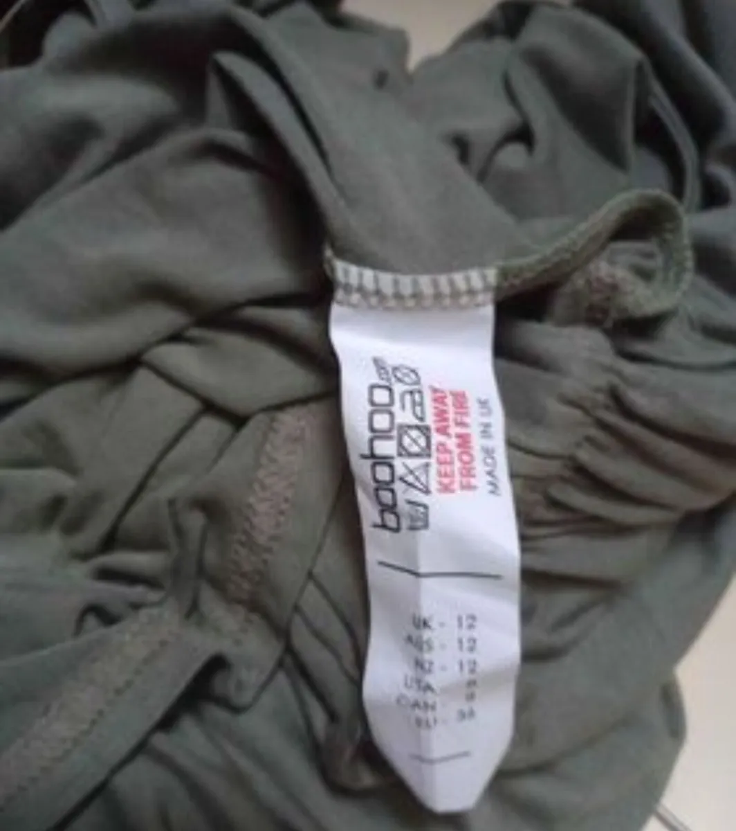 Boohoo dress with elasticated waist,New with tags - Image 4