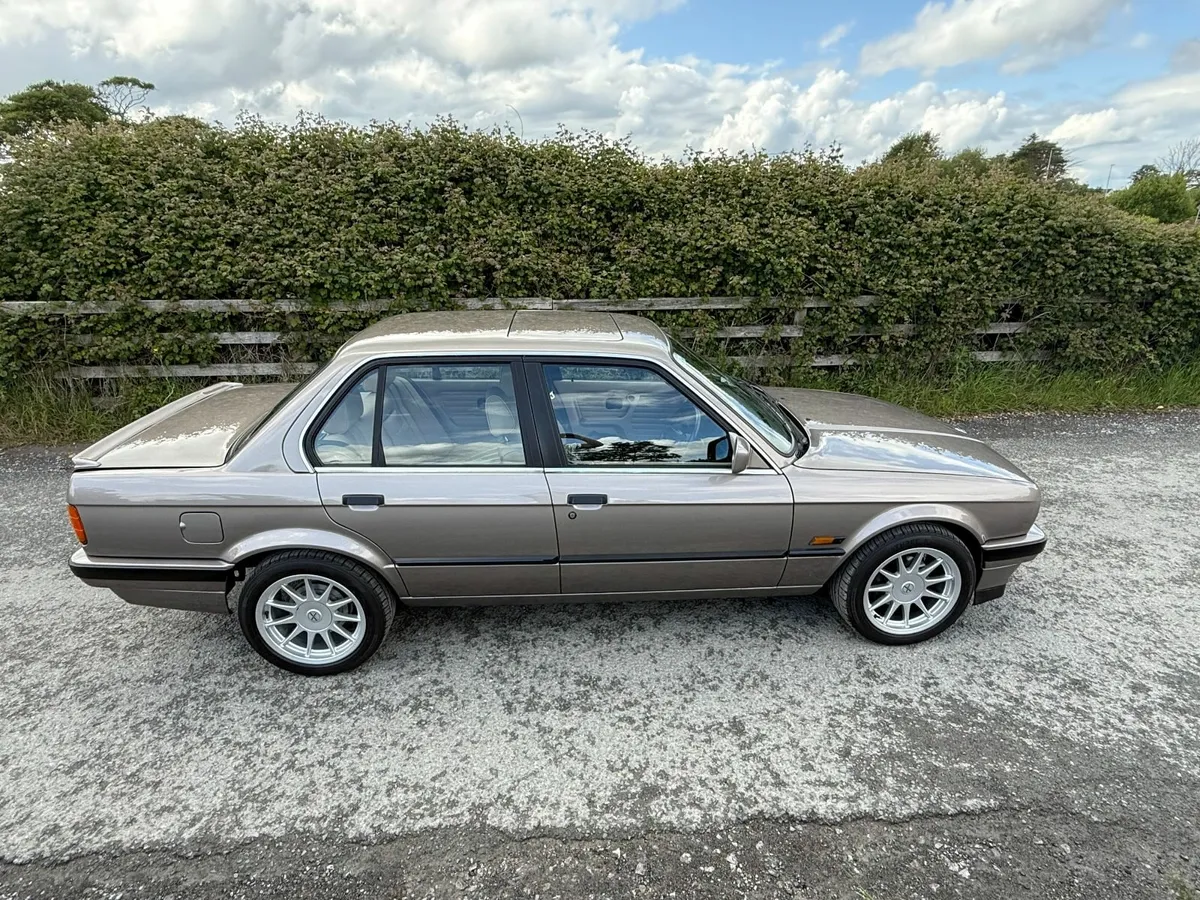 1989 BMW E30 320i - Image 4