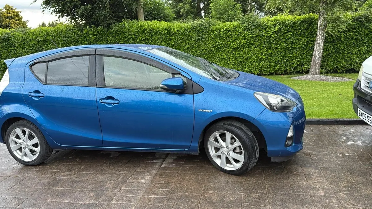 Toyota Aqua 2014 - Image 2
