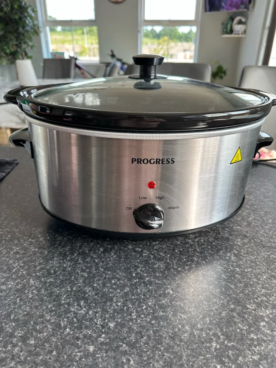 Slow cooker