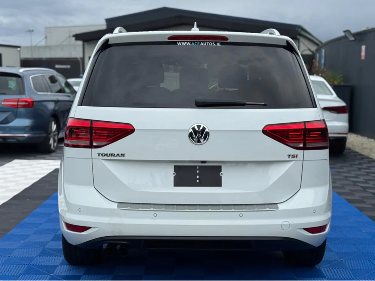 Volkswagen Touran HIGHLINE - 1.4 PETROL - 7 SEATS - Image 4