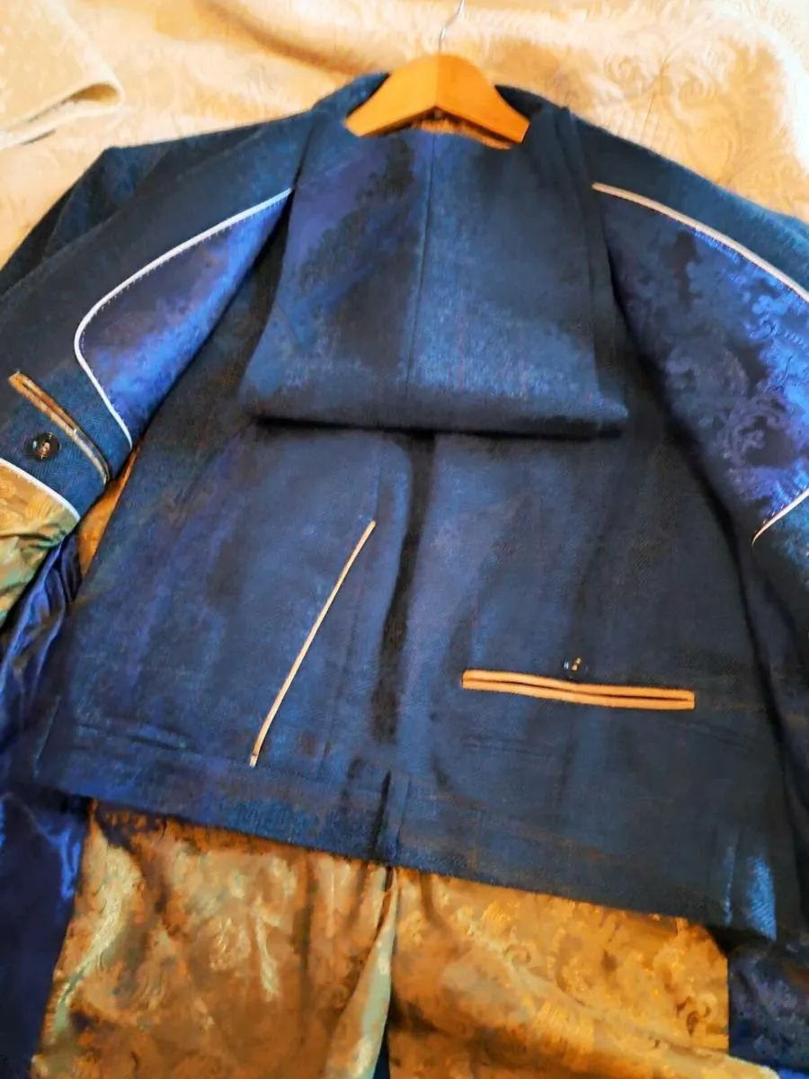 Men's suit - Image 1
