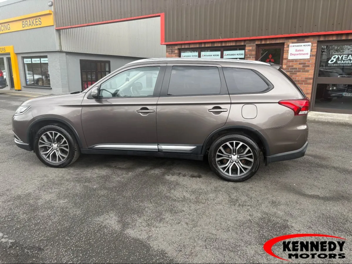 Mitsubishi Outlander Outl 16my 4WD 6 6MT 7S 4DR - Image 2