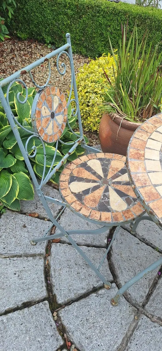 Patio table & 2 chairs - Image 1