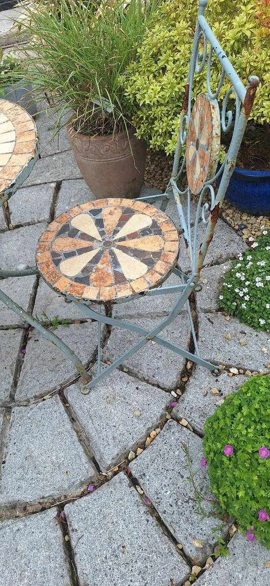 Patio table & 2 chairs - Image 2