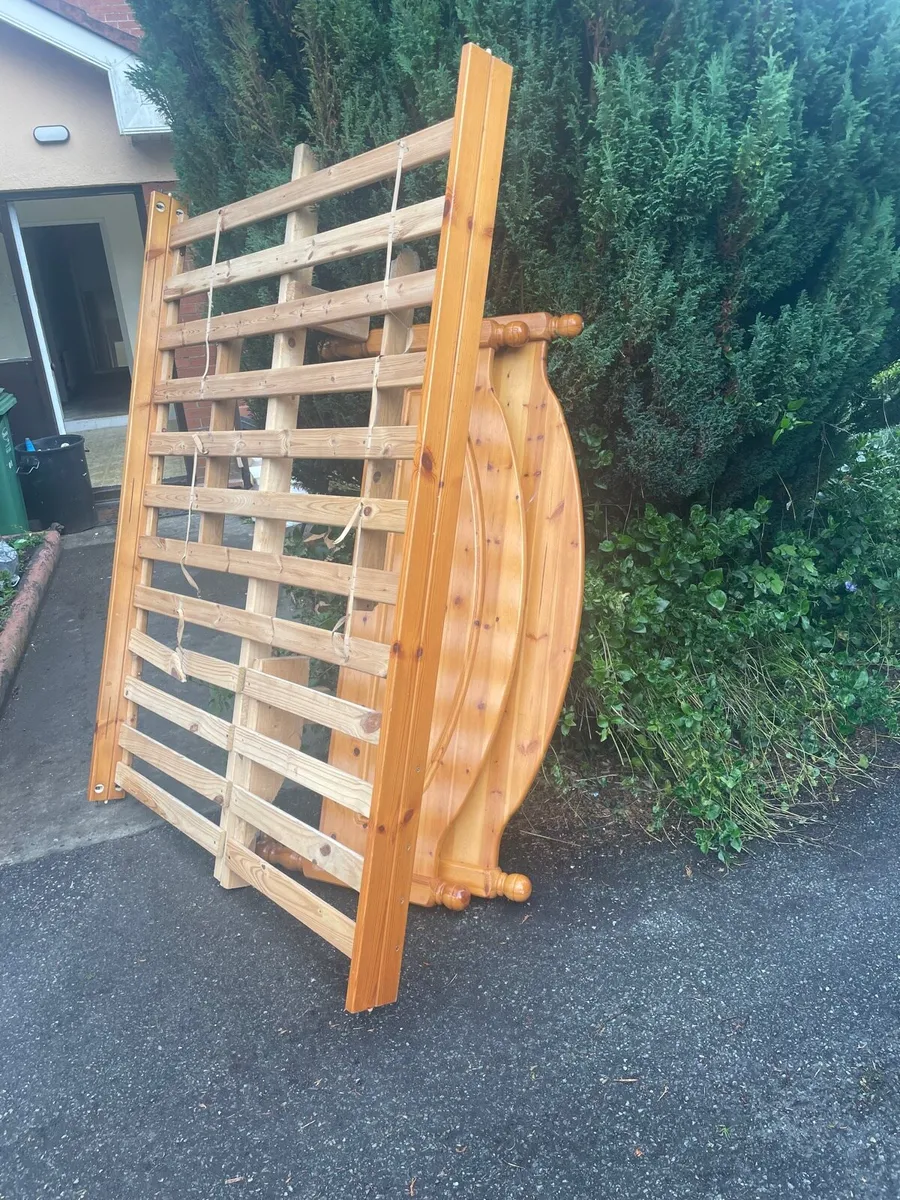 Double bed frame pine (4,6ft) - Image 1
