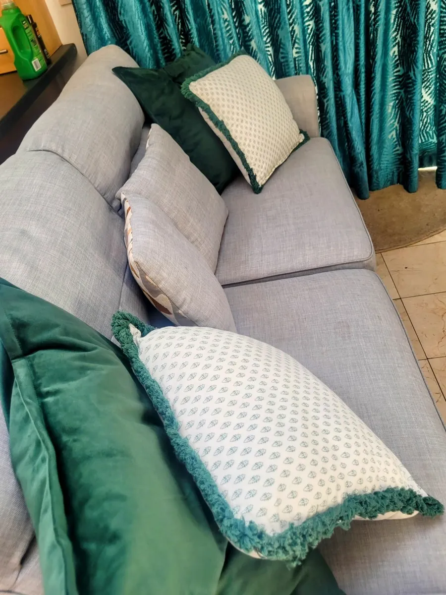 Sofa and curtains - Image 3