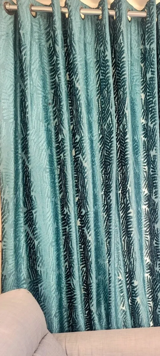 Sofa and curtains - Image 4