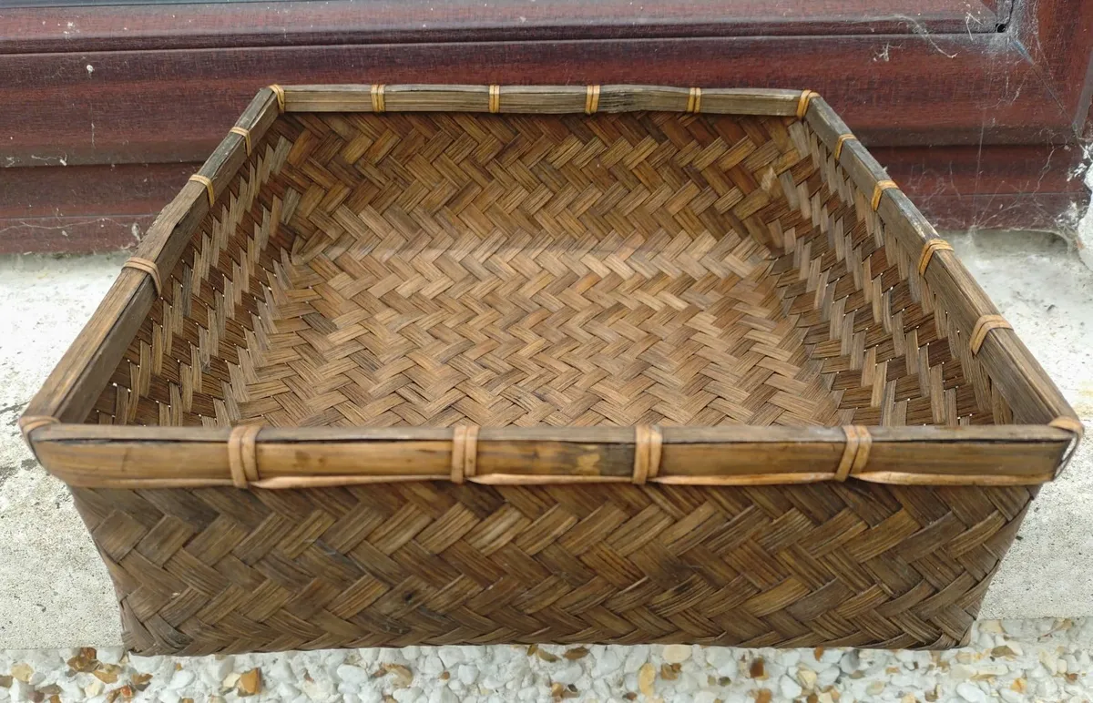 LIGHTWEIGHT WICKER SQUARE STORAGE BOX. - Image 1